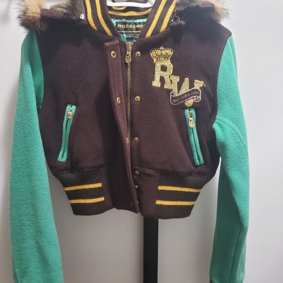 Vintage 2004 Rocawear Varsity Jacket with detachable fur hood - Picture 12 of 12